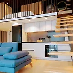 Sunset Retreat Stylish Loft By The Park 公寓 地拉那