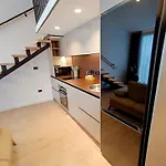 Sunset Retreat Stylish Loft By The Park 地拉那