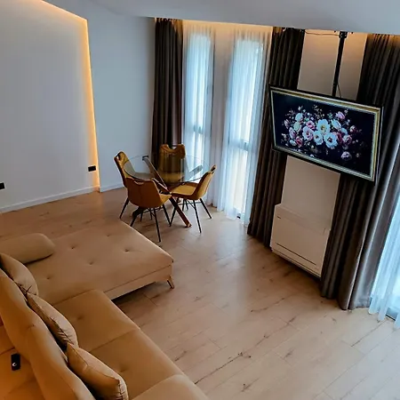 Sunset Retreat Stylish Loft By The Park Appartamento Tirana