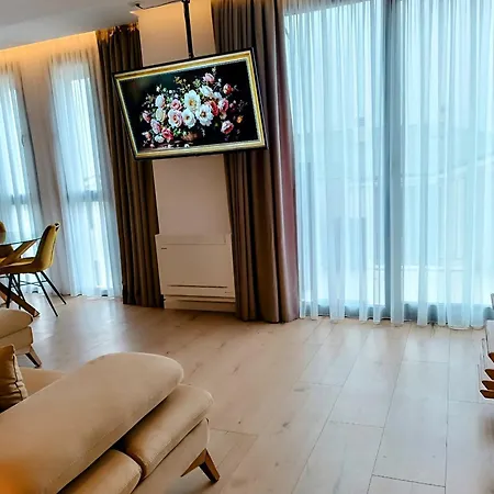 Appartamento Sunset Retreat Stylish Loft By The Park Tirana