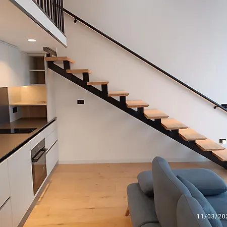 Sunset Retreat Stylish Loft By The Park 公寓 地拉那