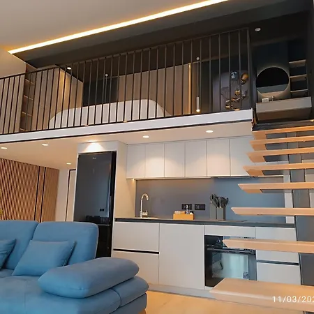 Appartamento Sunset Retreat Stylish Loft By The Park Tirana