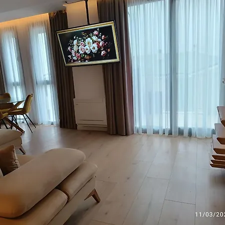 Sunset Retreat Stylish Loft By The Park Appartamento Tirana