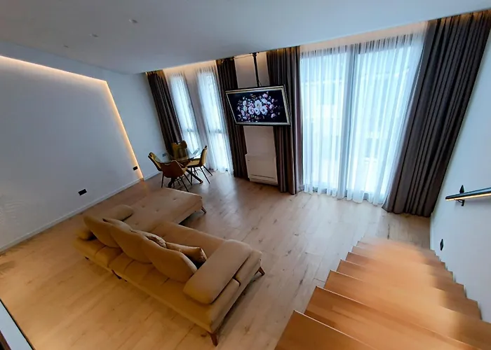Sunset Retreat Stylish Loft By The Park Apartament Tirana