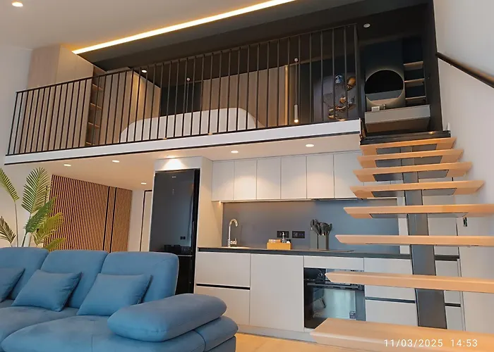 Apartament Sunset Retreat Stylish Loft By The Park Tirana