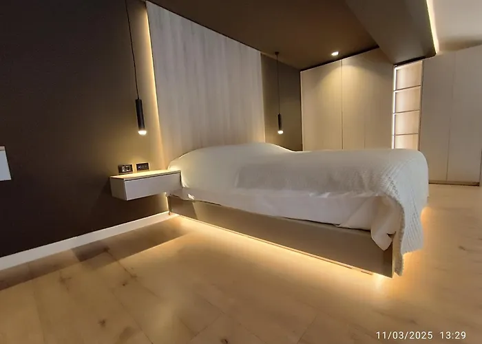 Sunset Retreat Stylish Loft By The Park * ティラナ