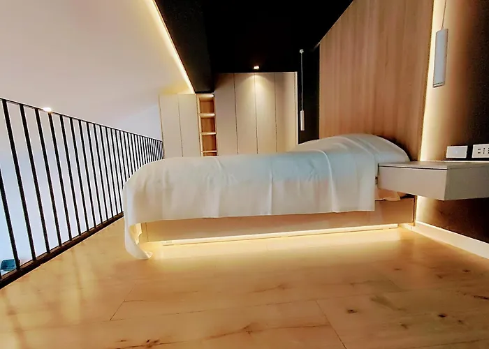 Apartament Sunset Retreat Stylish Loft By The Park Tirana